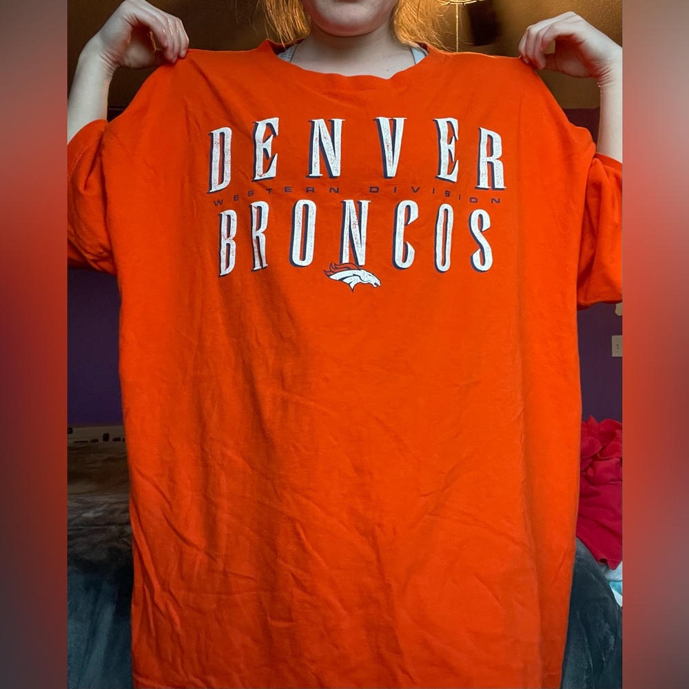 Orange Denver Broncos T-shirt with team logo on back